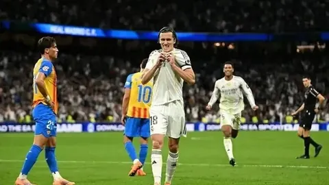 铁路购票新篇章：12306全面升级，亿万旅客享便捷温馨之旅